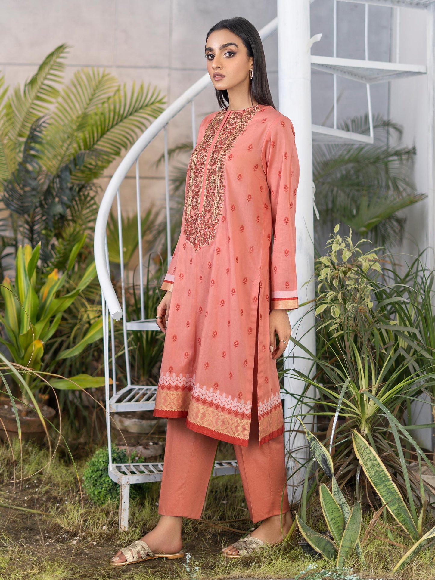 2 Piece Embroidered Jacquard Suit