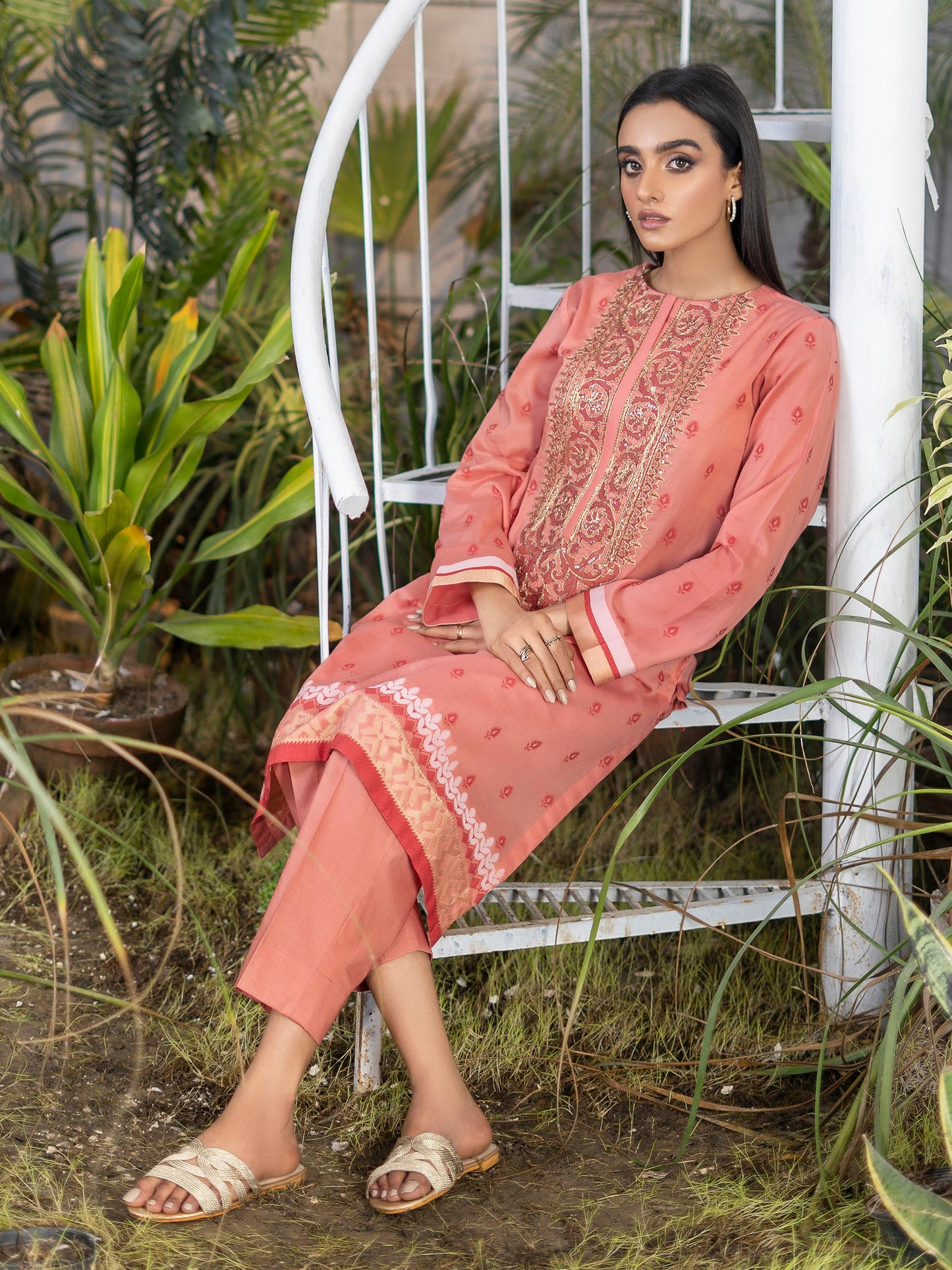 2 Piece Embroidered Jacquard Suit