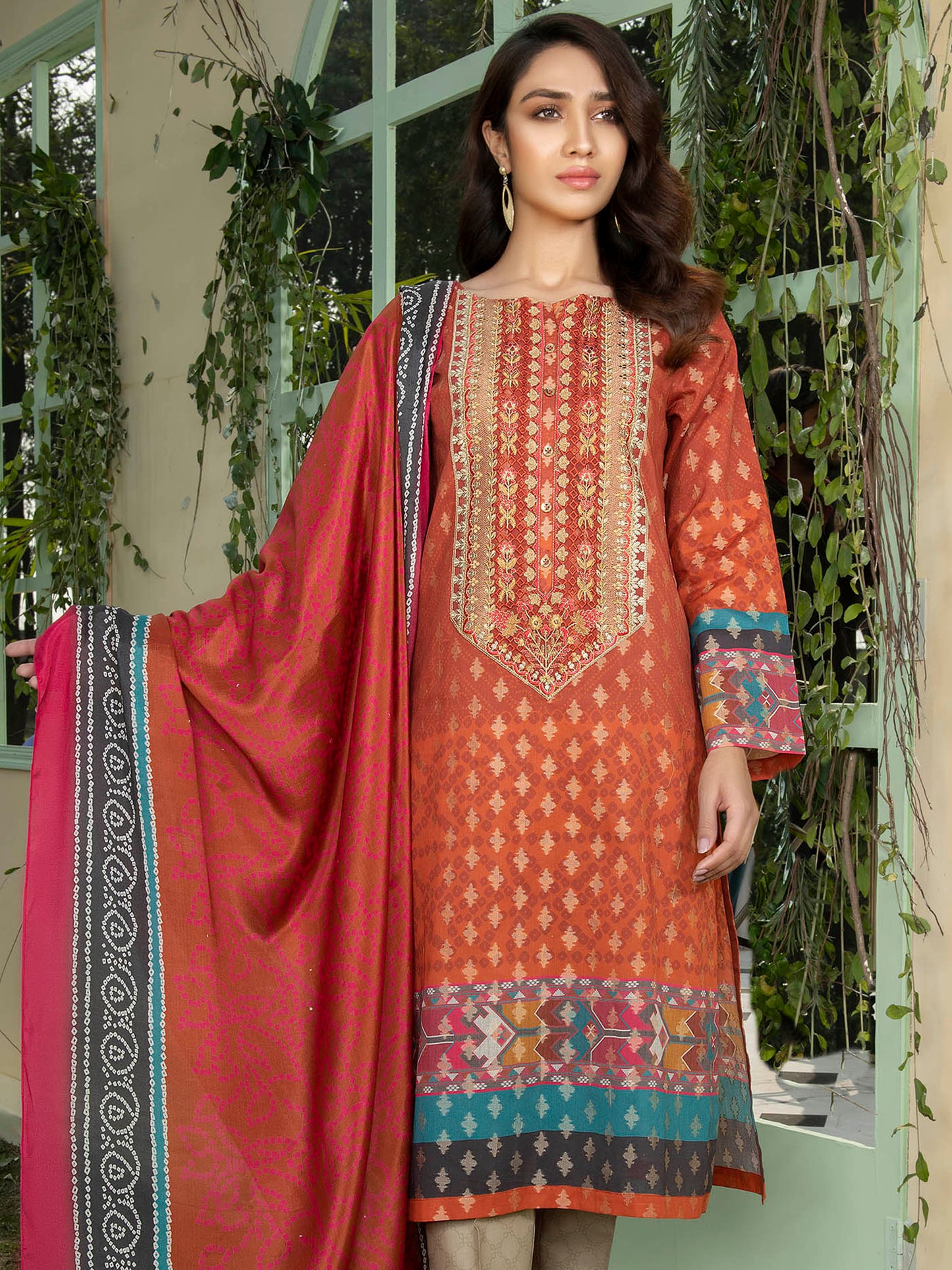 2-Piece Embroidered Jacquard Suit