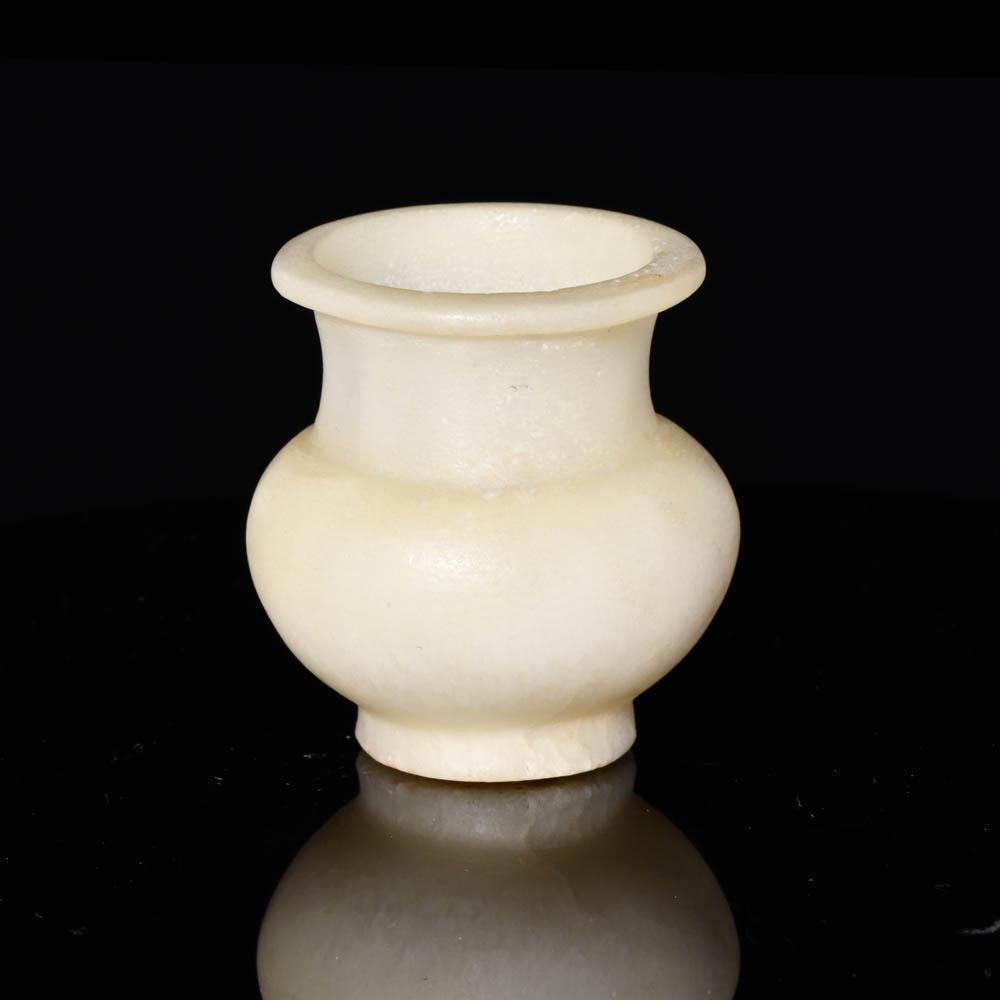 An exceptional Egyptian Alabaster Vessel, 18th Dynasty, time of Hatshepsut, ca. ca. 1492–1425 BCE