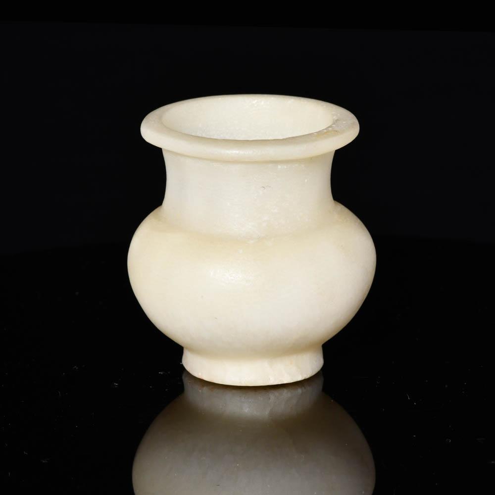 An exceptional Egyptian Alabaster Vessel, 18th Dynasty, time of Hatshepsut, ca. ca. 1492–1425 BCE
