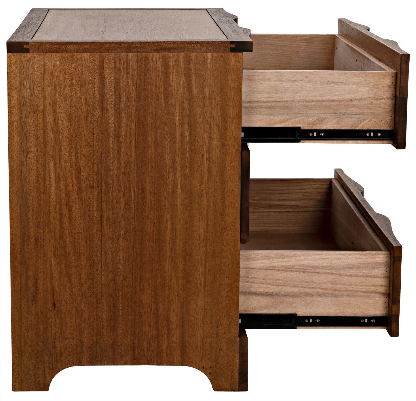 Claudie Chest