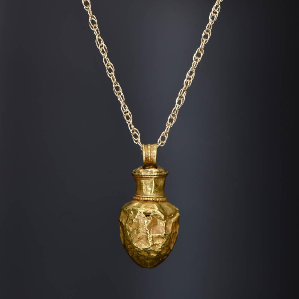 A Hellenistic Gold Pendant, ca. 3rd - 1st century BCE