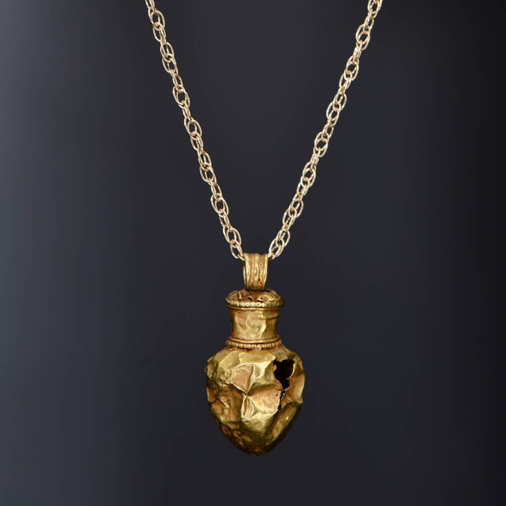 A Hellenistic Gold Pendant, ca. 3rd - 1st century BCE