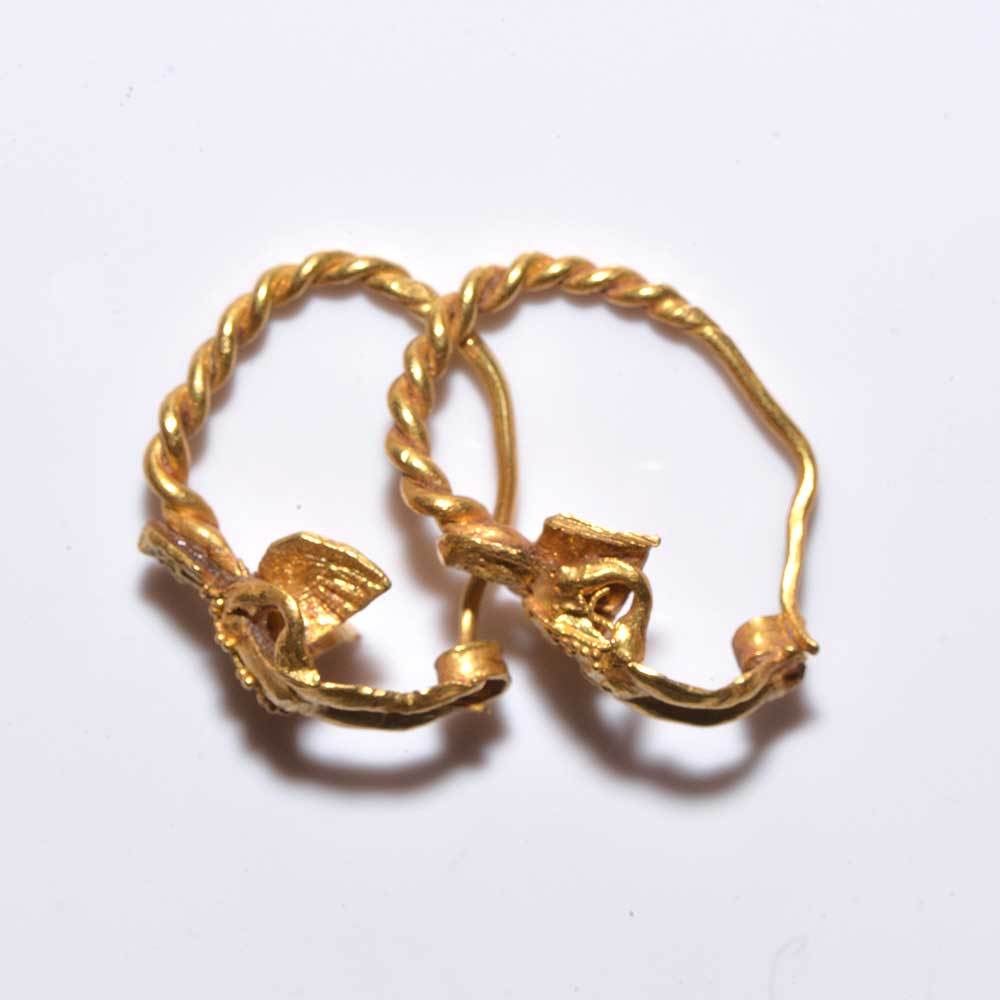 A fine pair of gold figural Eros earrings, Hellenistic Period, ca. 4th - 3rd Century BCE