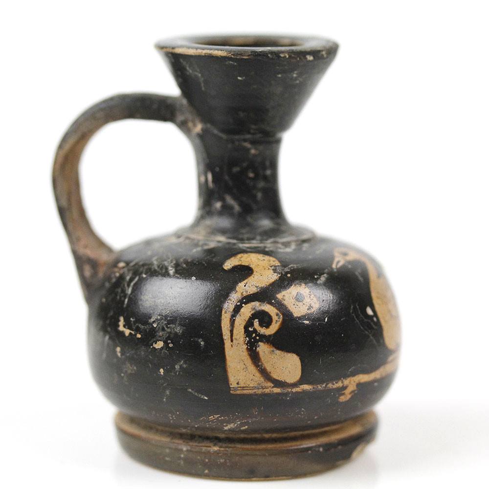 A Red-Figure Xenonware Squat Lekythos with Duck, Magna Graecia, ca. 4th century BCE