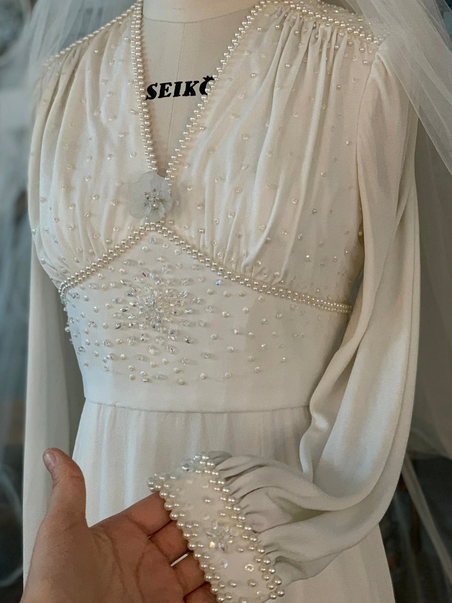 Long Sleeves 70s Modest Vintage Wedding Dress