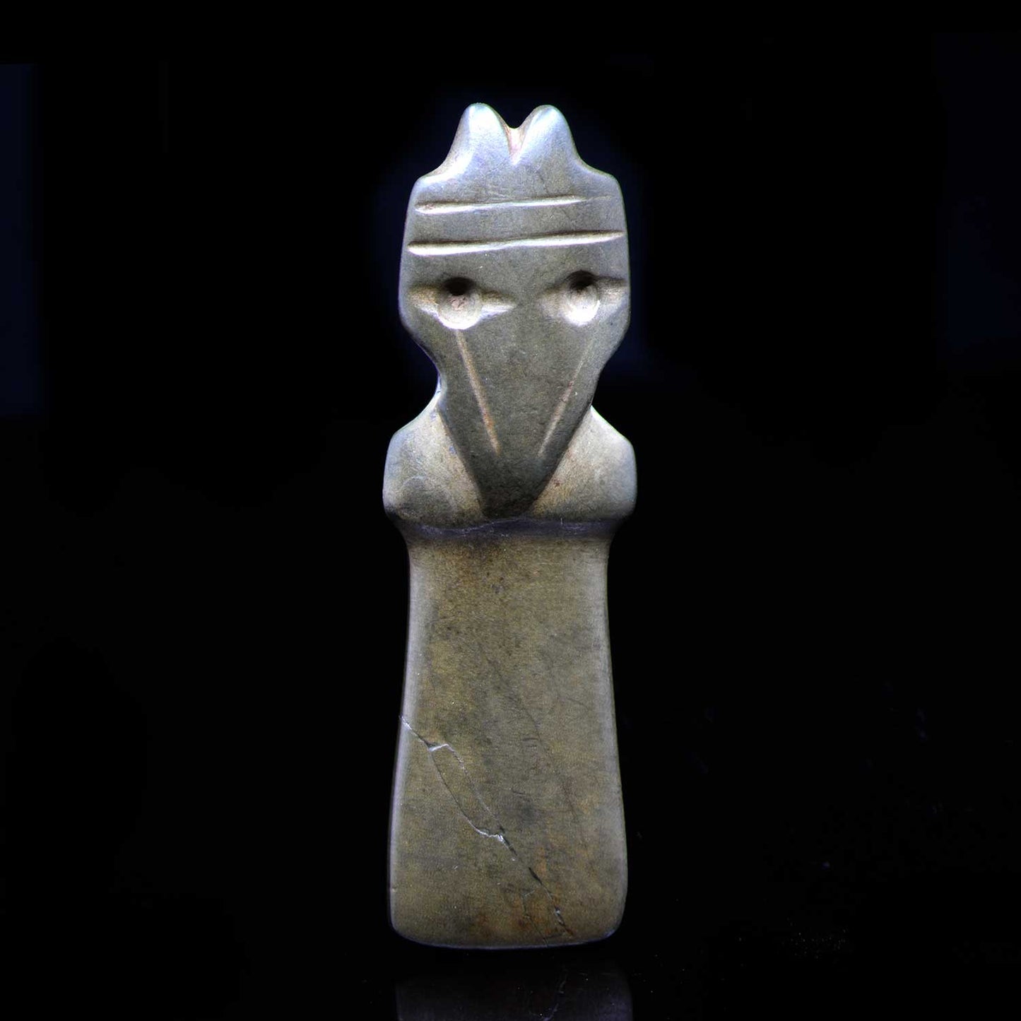 A Costa Rican Jadeite Owl Pendant, Classic Period, 300 - 900 CE