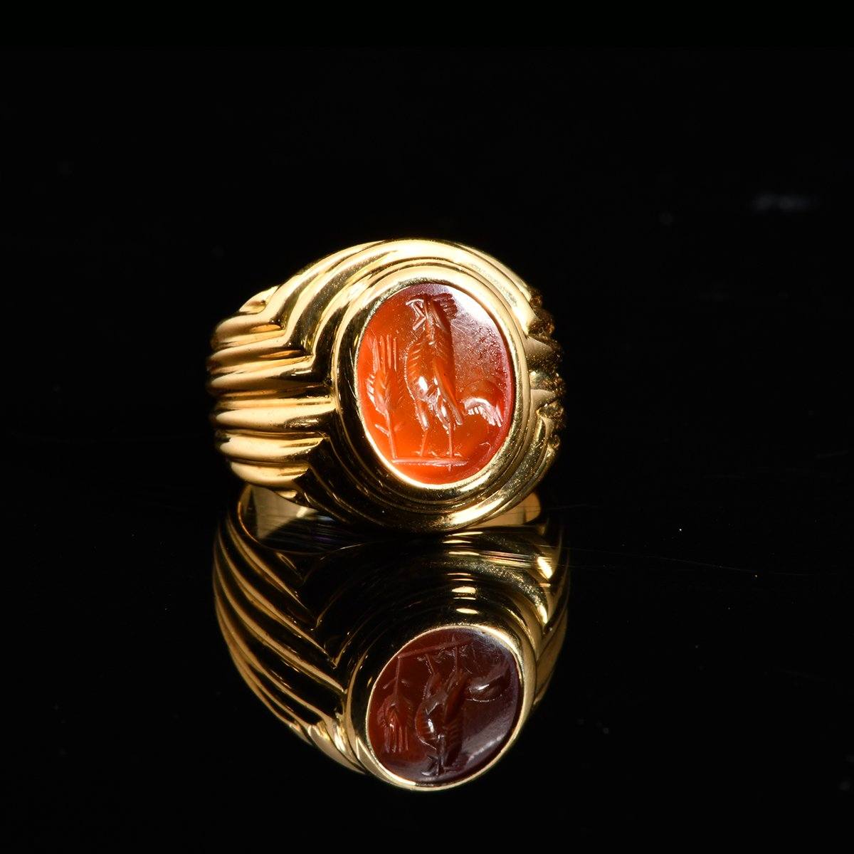 A fine Bvlgari 18K gold ring with Roman Intaglio, ca. 2nd century CE