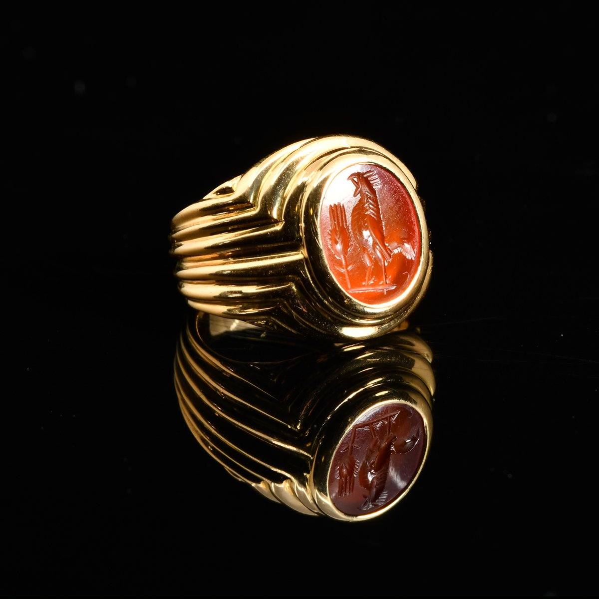 A fine Bvlgari 18K gold ring with Roman Intaglio, ca. 2nd century CE