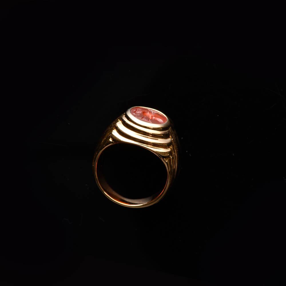 A fine Bvlgari 18K gold ring with Roman Intaglio, ca. 2nd century CE