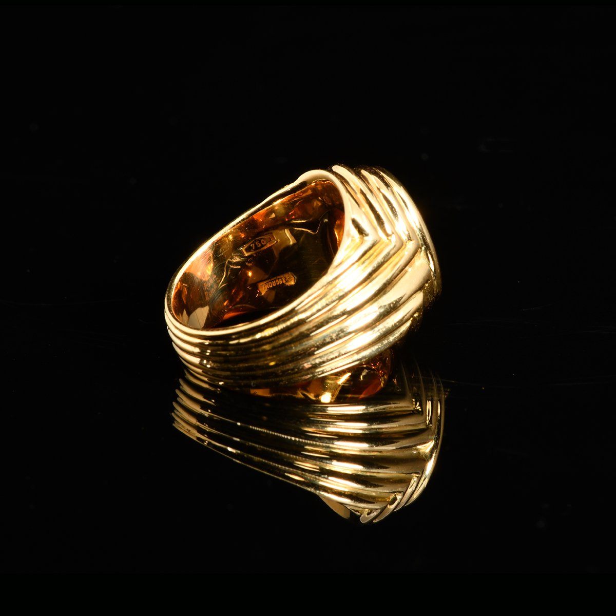 A fine Bvlgari 18K gold ring with Roman Intaglio, ca. 2nd century CE