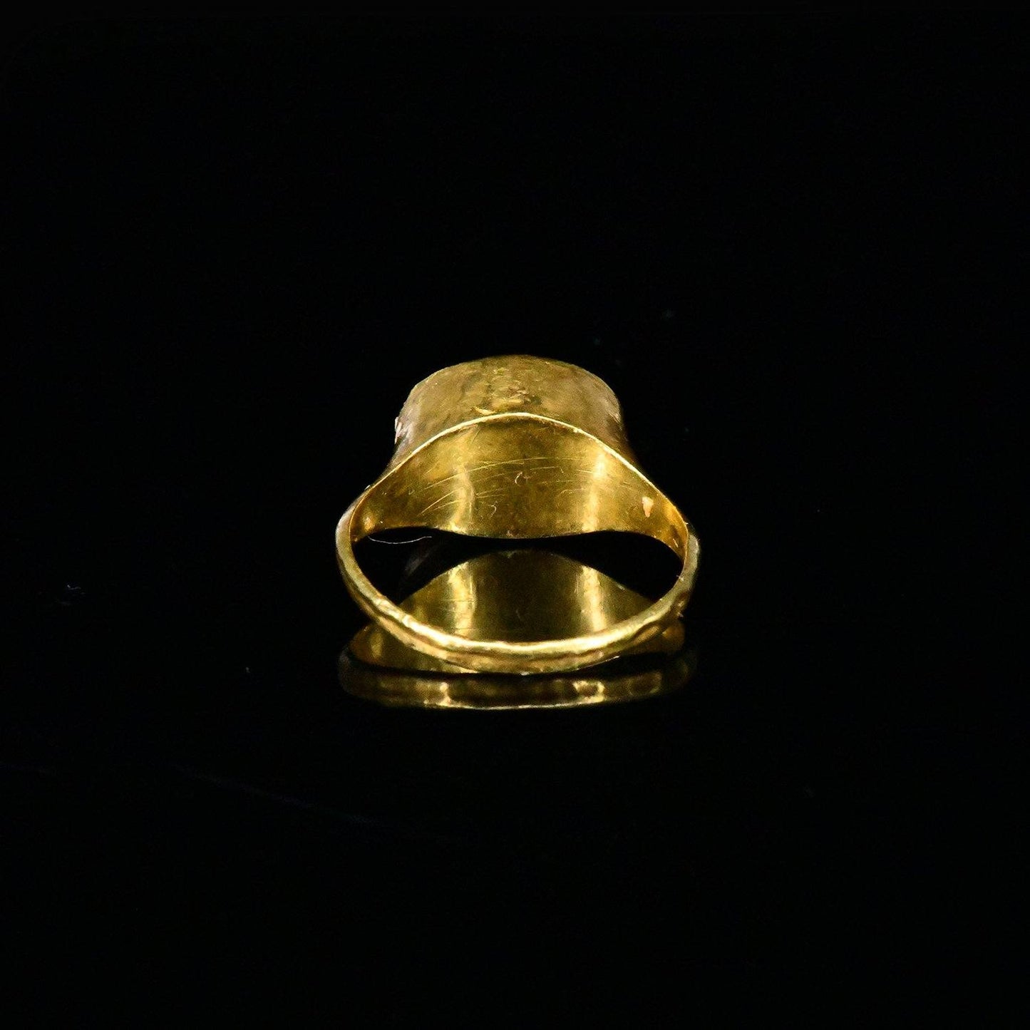 A Roman Gold and Agate Finger Ring, ca. 2nd century CE