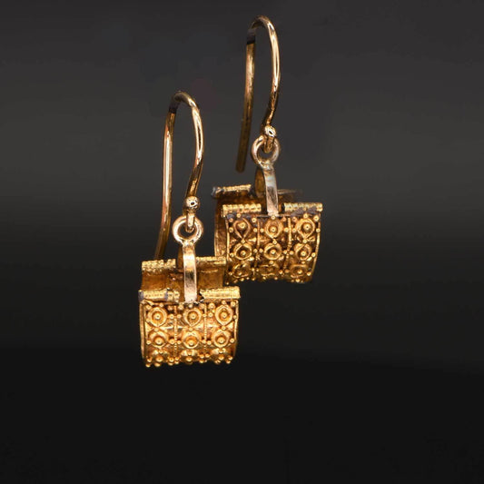 A Pair of Etruscan Baule Earrings, ca. 7th century - 5th century BCE