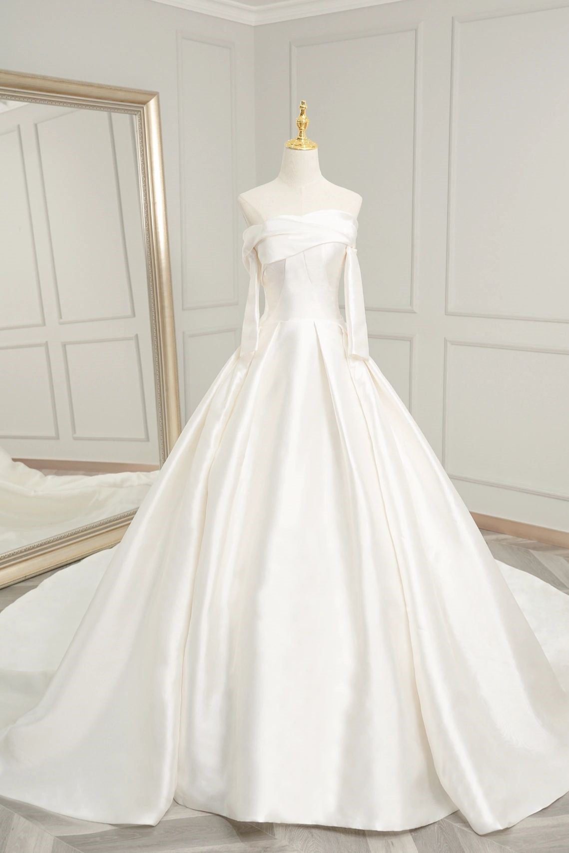 Simple  Ball Gown Silk Wedding Dress with Sleeves