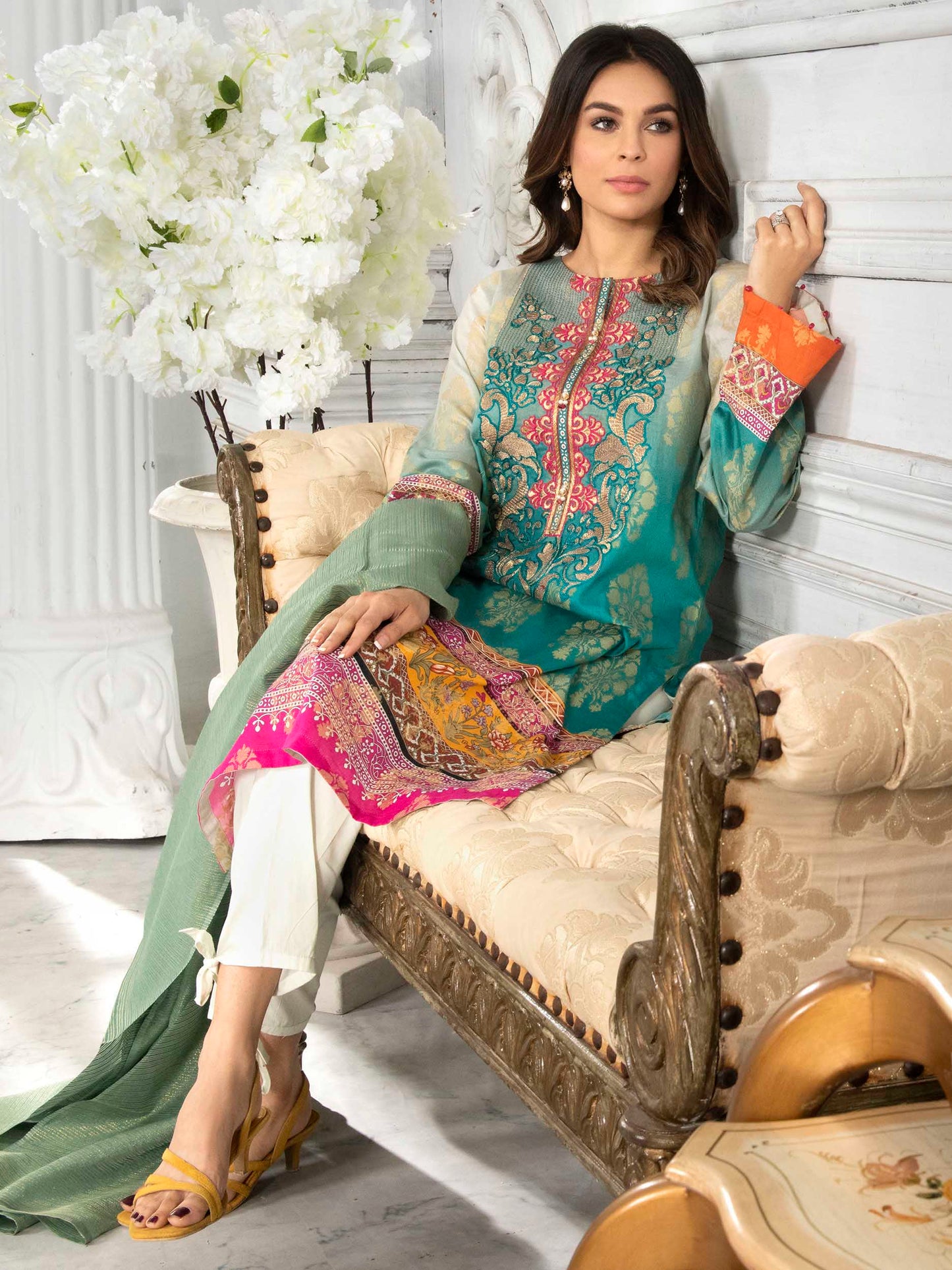 2 Piece Embroidered Jacquard Suit