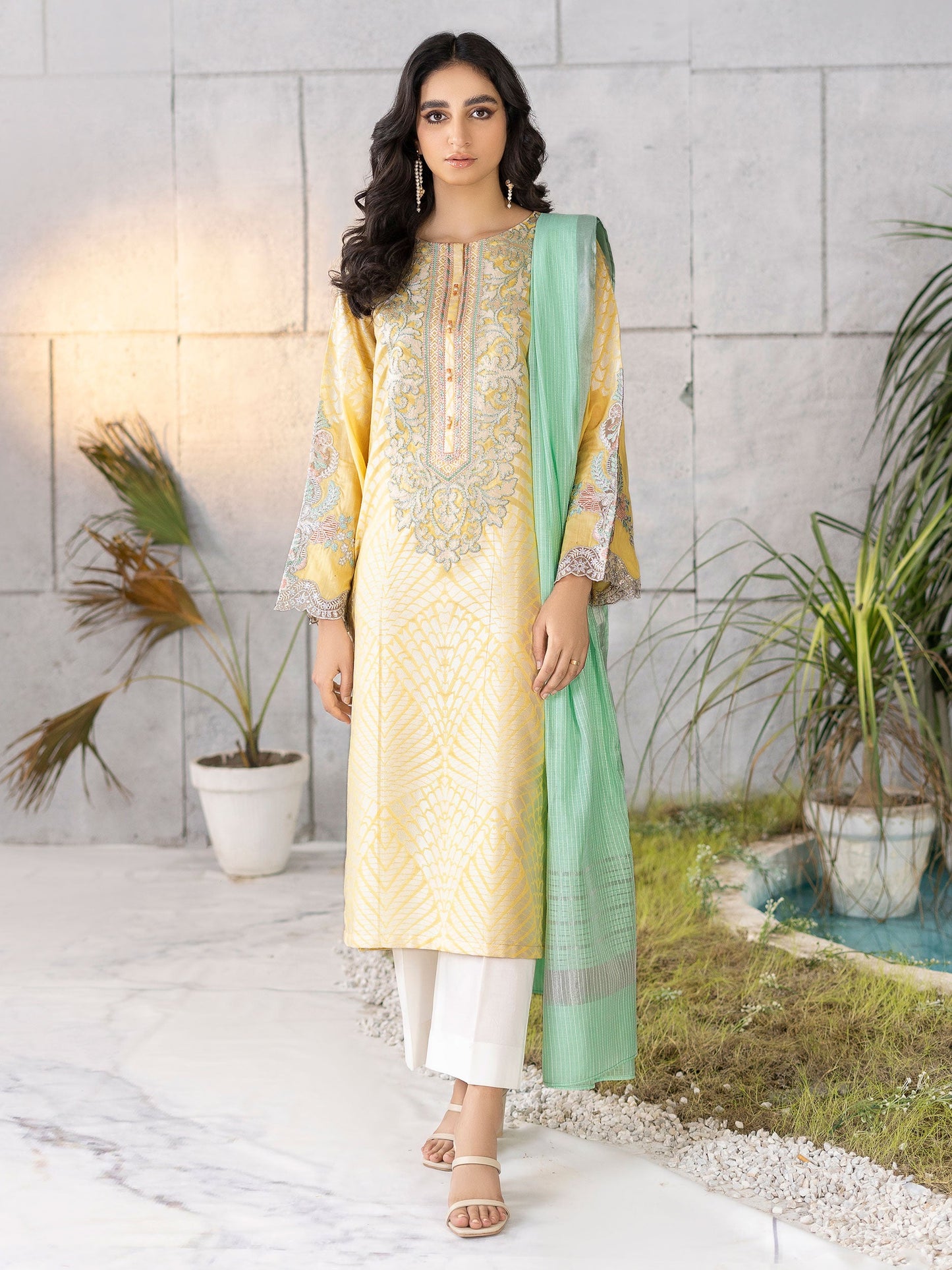 2 Piece Embroidered Jacquard Suit