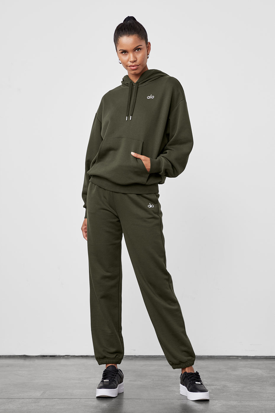 Accolade Sweatpant - Dark Olive
