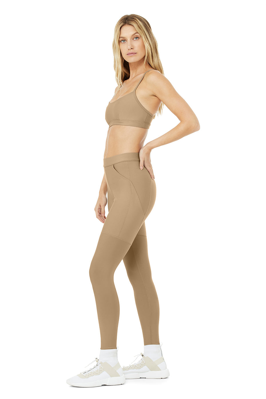 Airlift Intrigue Bra & High-Waist 4 Pocket Utility Legging Set
