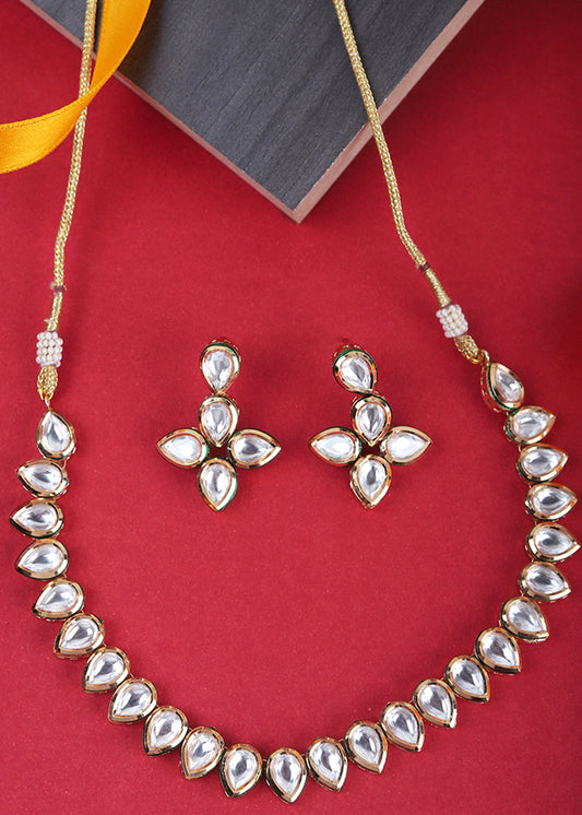 Snow White Kundan Necklace Set