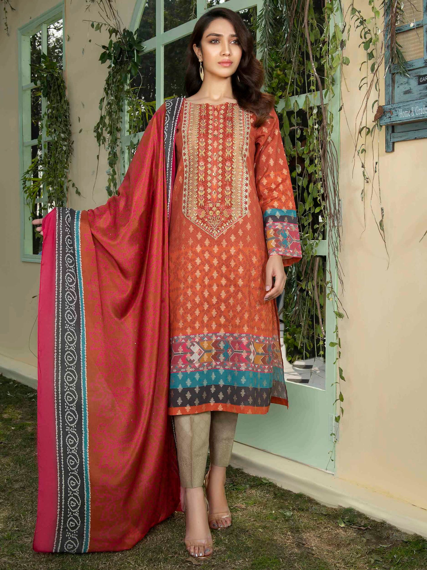 2-Piece Embroidered Jacquard Suit