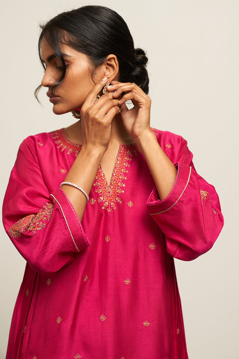 Rani Pink Raw Silk Kurta With Golden Thread Embroidery With Organza Embroidered Dupatta