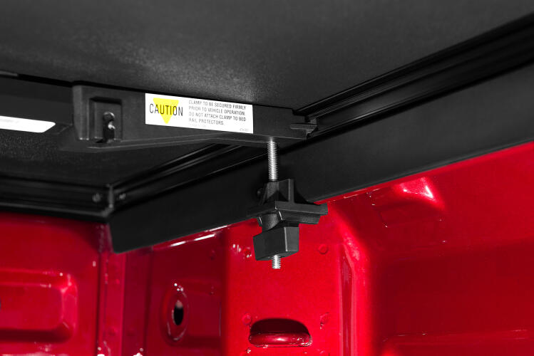 Lund 2016+ Toyota Tacoma (5ft. Bed) Hard Fold Tonneau Cover - Black (lnd969186)