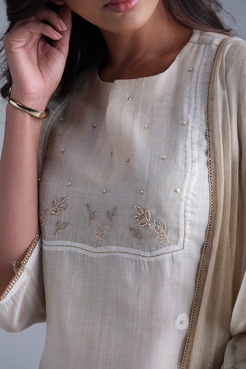 Fog Beige Woven Kurta And Contrast Dupatta With Hand Work Detailing